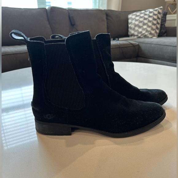 Ugg Black Hillhurst II Suede Ankle Boots - Picture 1 of 4